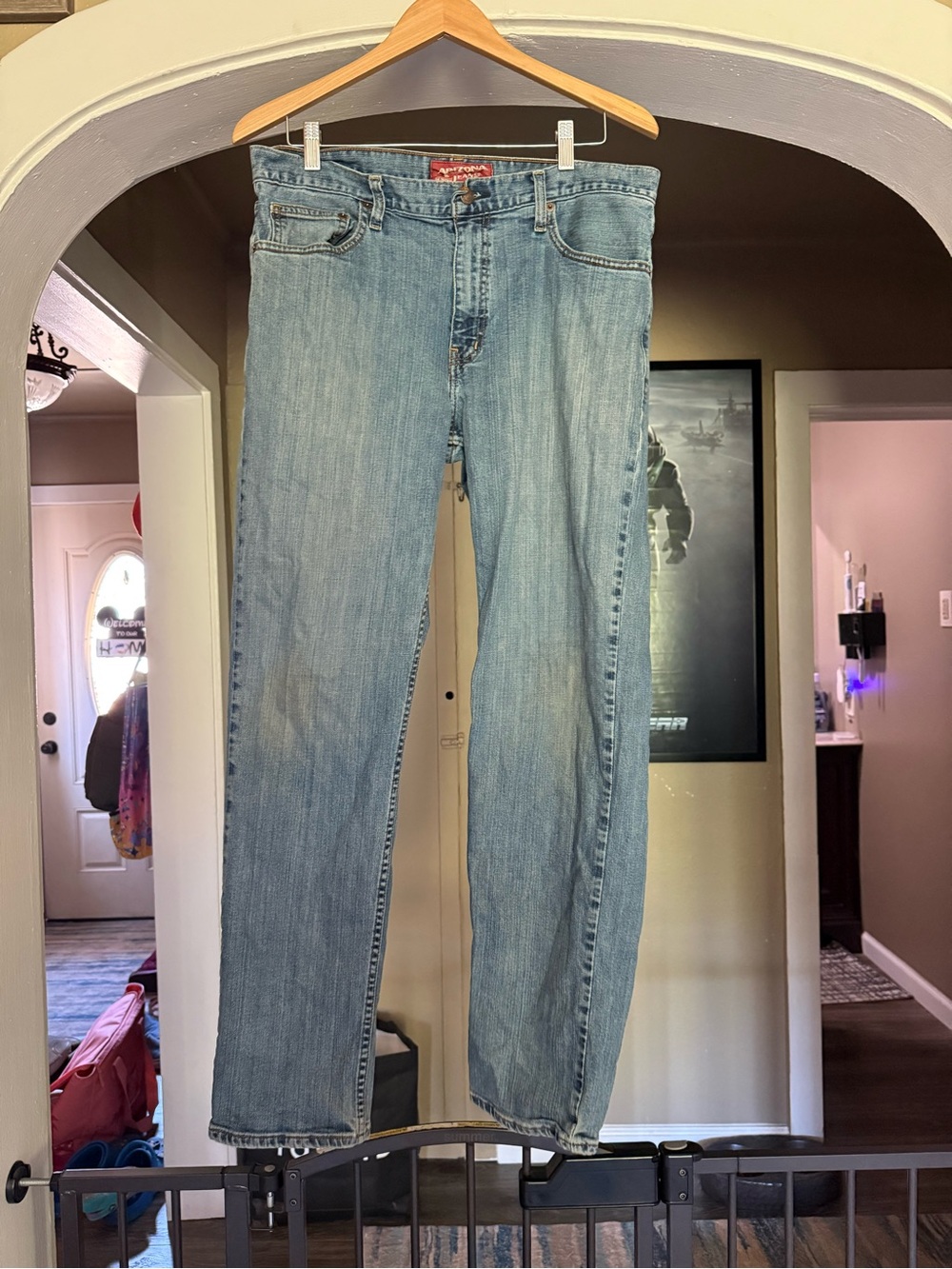 Arizona Jean Company Light Wash Relaxed Fit Men's Jeans 34